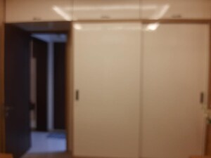 Room in 4 BHK Apartment at JP Decks, Goregaon East – for Rent