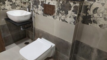 Attached Bathroom in 2 BHK Independent House at Gomti Nagar – for Rent