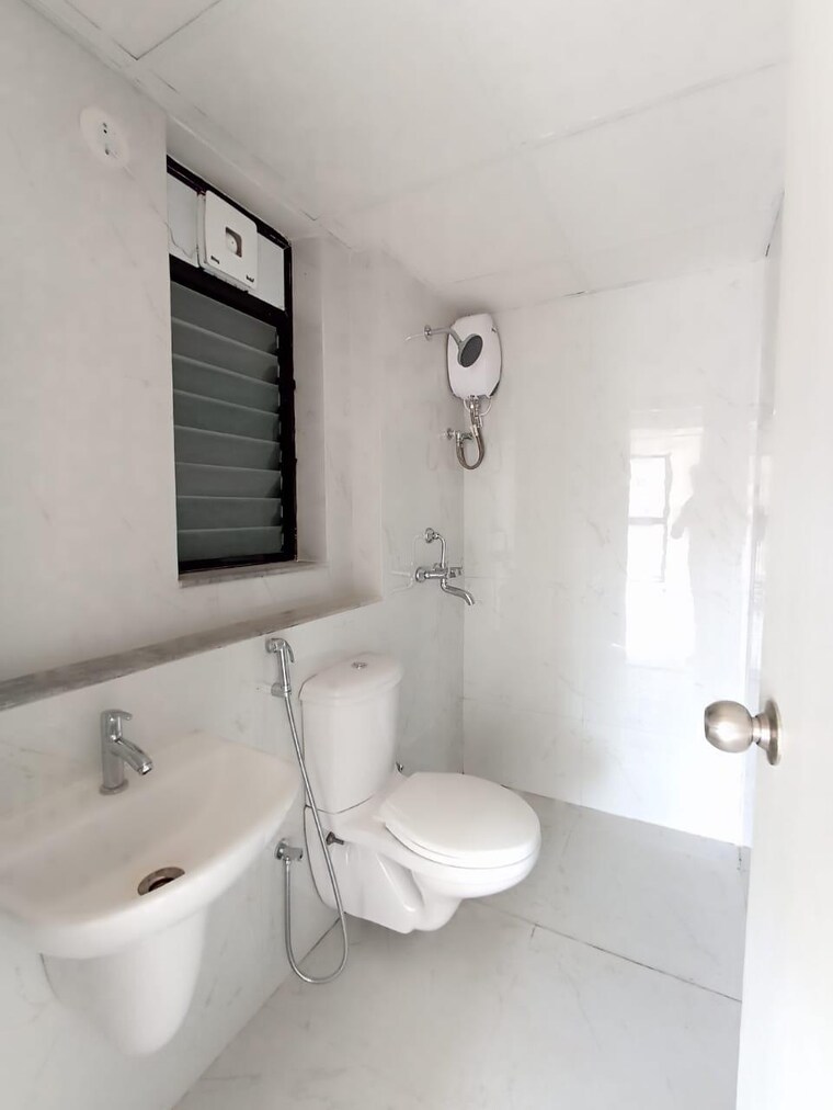 Bathroom, runwal-gardens-phase-i 1.5 Bedroom 535 Sq.Ft. Apartment In Dombivli East Thane 9660778