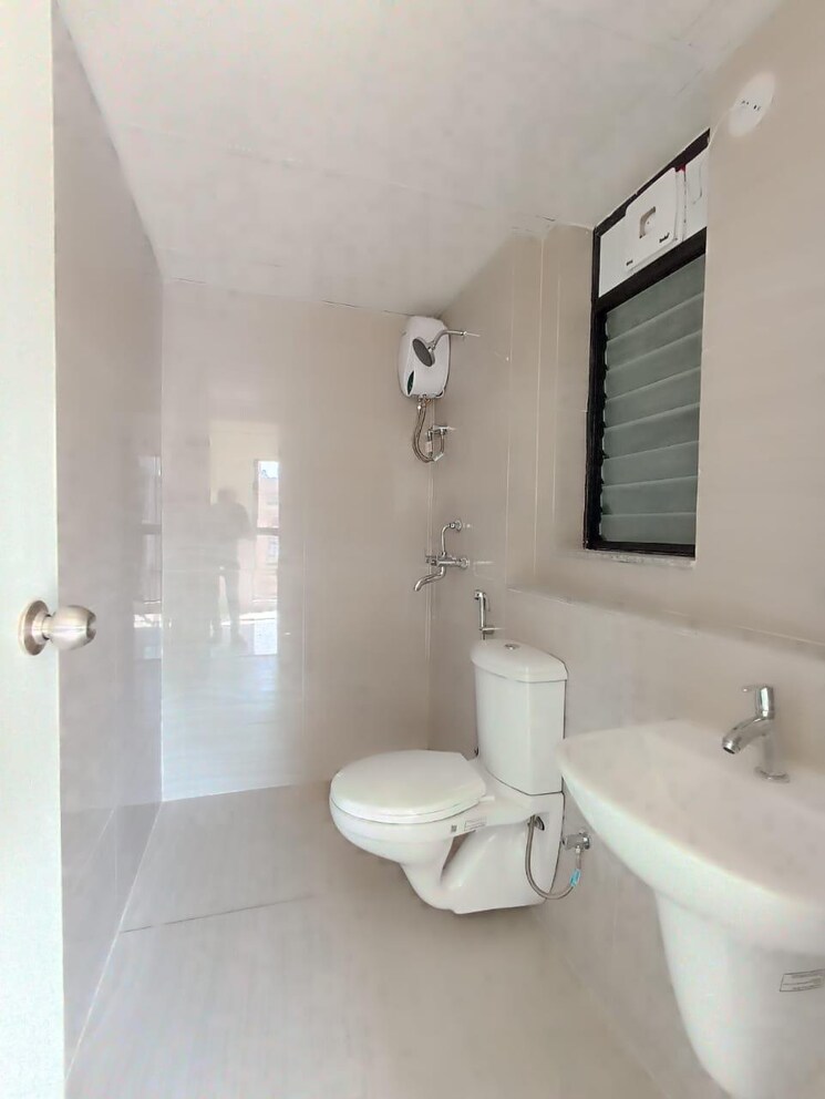 Bathroom, runwal-gardens-phase-i 1.5 Bedroom 535 Sq.Ft. Apartment In Dombivli East Thane 9660778