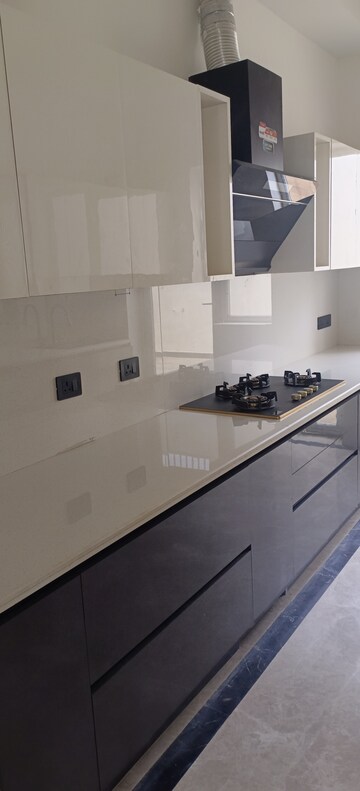 Kitchen in 4 BHK Villa at Chinmay Urbanac Garden, Gomti Nagar – for Sale