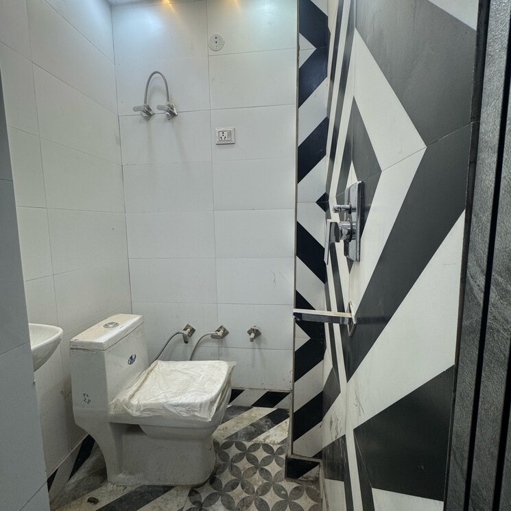 Bathroom, uttam nagar west 2 Bedroom 550 Sq.Ft. Builder Floor In Uttam Nagar West Delhi 9660841