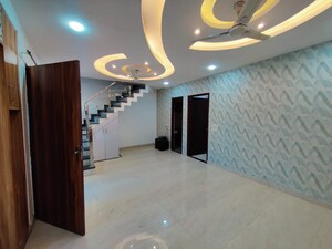 Room in 3 BHK Independent House at Aman Vihar – for Rent