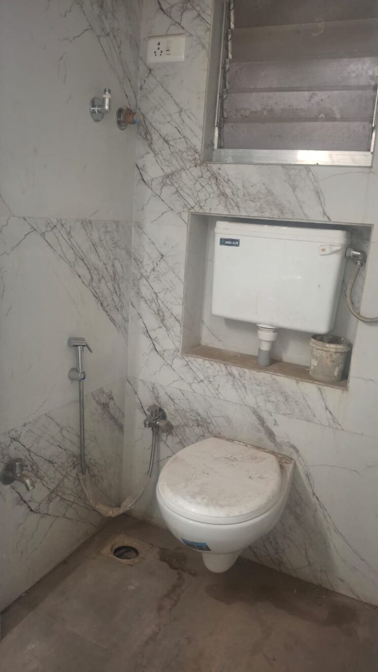 Bathroom, evershine-crown 2.5 Bedroom 1250 Sq.Ft. Apartment In Kandivali East Mumbai 9660866