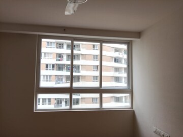 Room in 2.5 BHK Apartment at Mantri Lithos, Thanisandra – for Rent