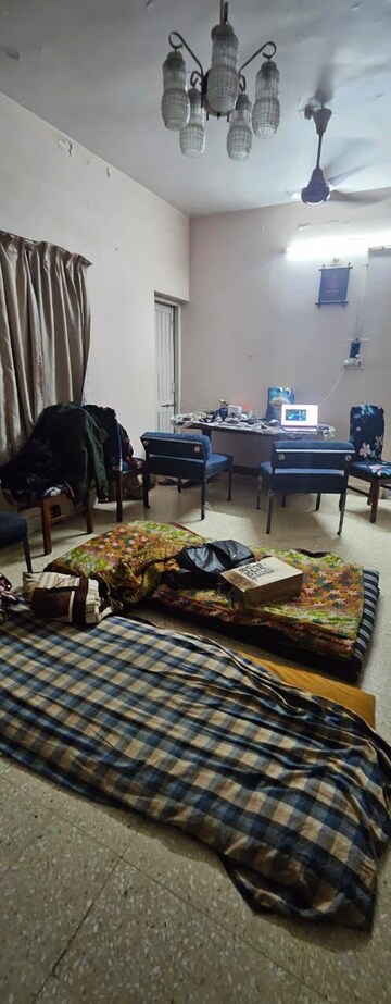 Bedroom in 2 BHK Apartment at Nehru Nagar – for Rent