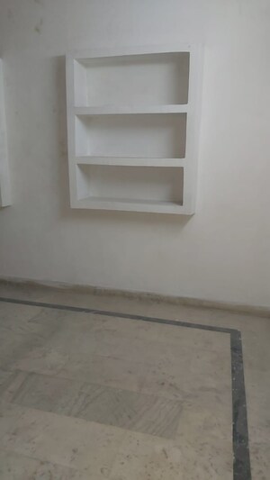 Room in 3.5 BHK Builder Floor at Mayur Vihar – for Rent