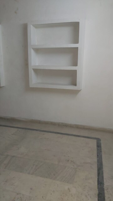 Room in 3.5 BHK Builder Floor at Mayur Vihar – for Rent