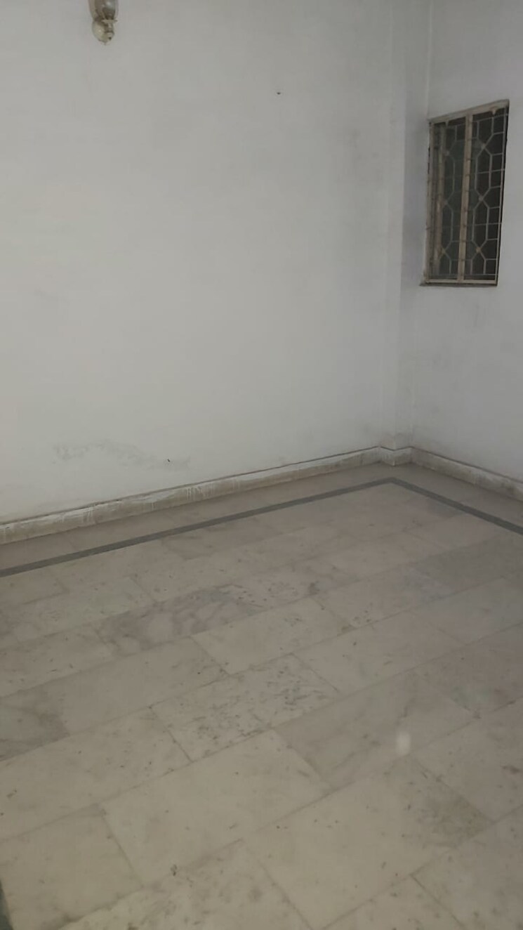 Room, mayur vihar 3.5 Bedroom 950 Sq.Ft. Builder Floor In Mayur Vihar Delhi 9660909