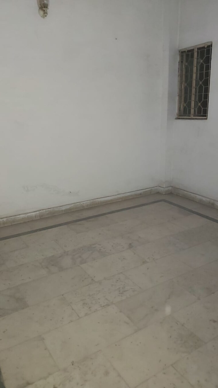 Room, mayur vihar 3.5 Bedroom 950 Sq.Ft. Builder Floor In Mayur Vihar Delhi 9660909
