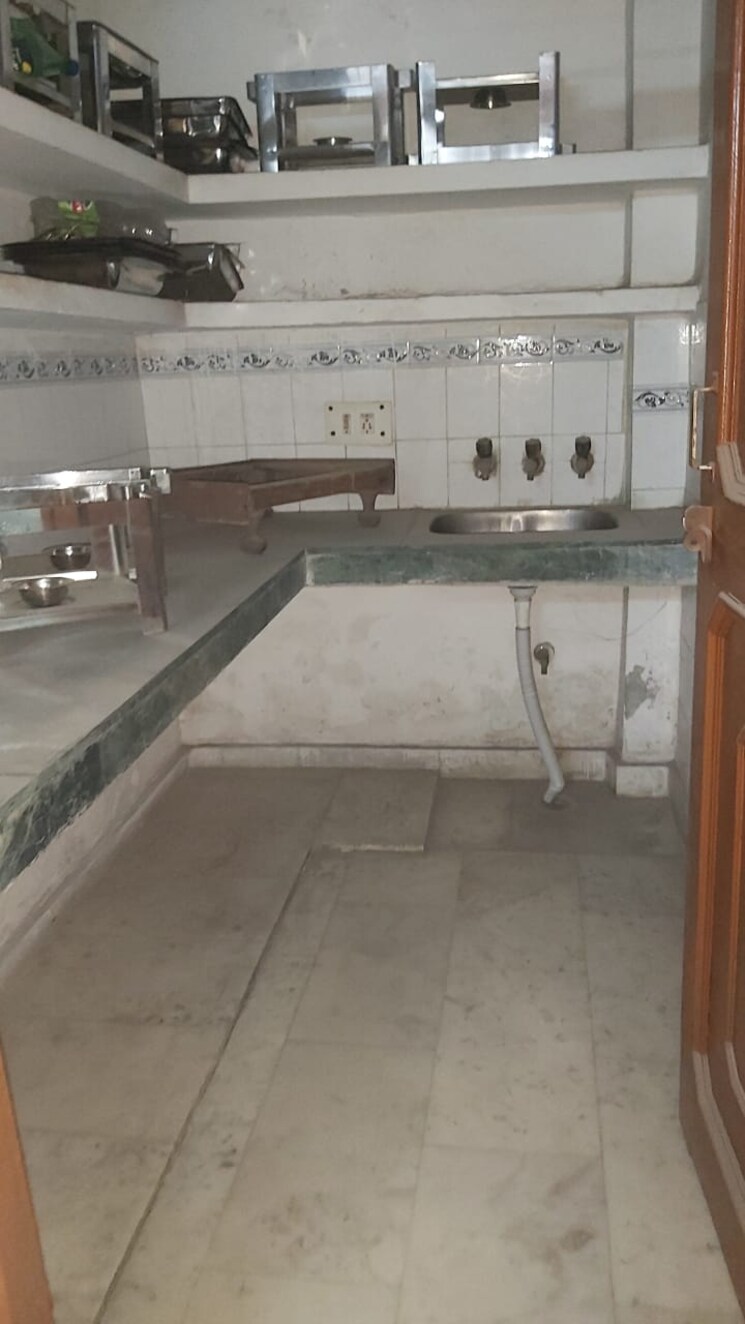 Kitchen, mayur vihar 3.5 Bedroom 950 Sq.Ft. Builder Floor In Mayur Vihar Delhi 9660909