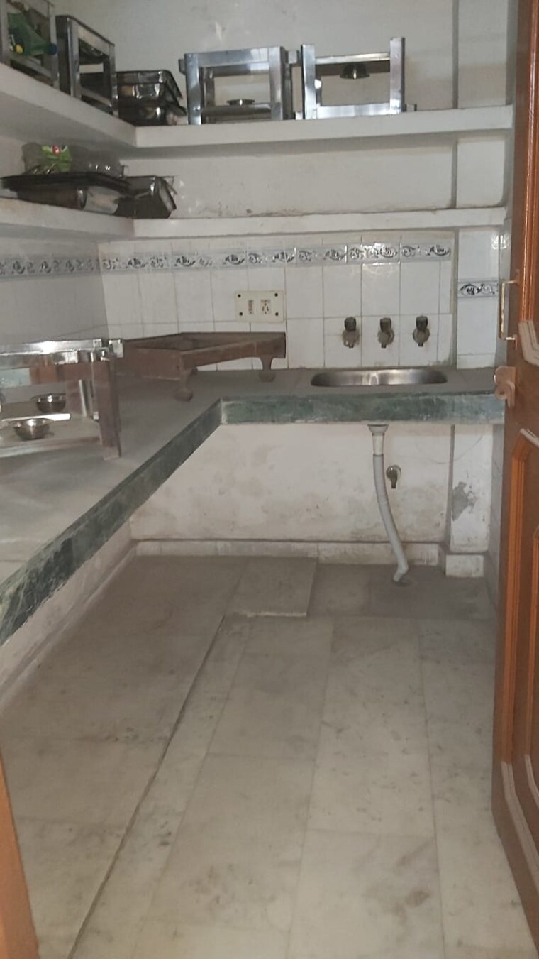 Kitchen, mayur vihar 3.5 Bedroom 950 Sq.Ft. Builder Floor In Mayur Vihar Delhi 9660909