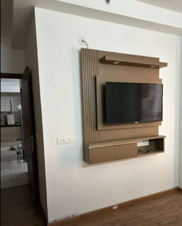 Furnished Amenities in 2 BHK Apartment at Gomti Nagar – for Rent