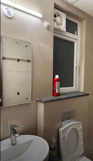 Furnished Amenities in 2 BHK Apartment at Gomti Nagar – for Rent