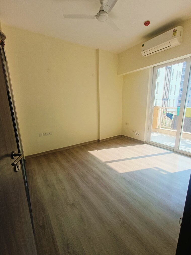 Bedroom, emaar-palm-gardens 3.5 Bedroom 1720 Sq.Ft. Apartment In Sector 83 Gurgaon 9660923