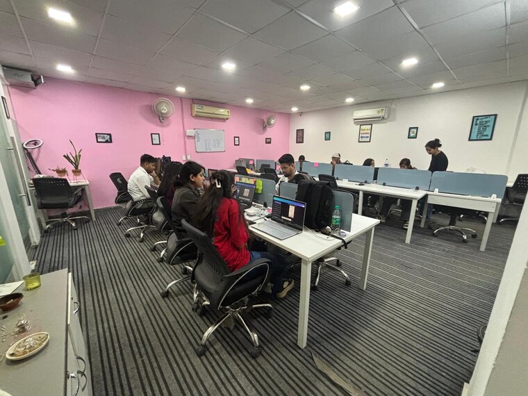 Team Area, sector 63 Commercial Office Space 2000 Sq.Ft. In Sector 63 Noida 9660928