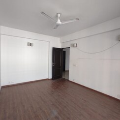 4 BHK + Servant Room Apartment For Sale in DLF Westend Heights
