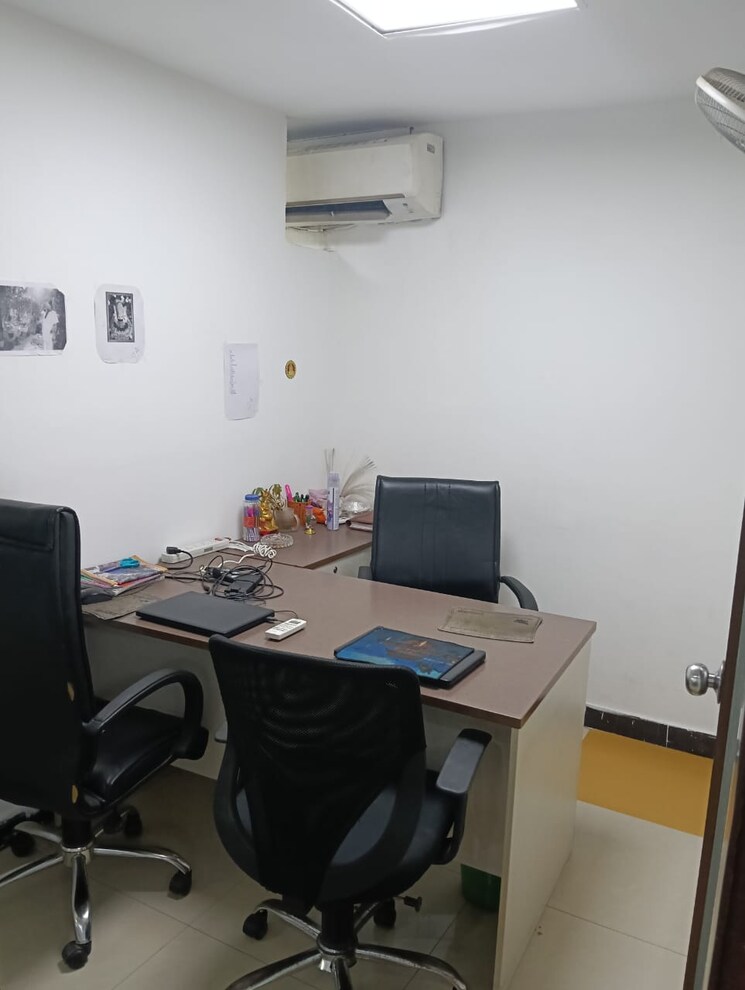 Team Area, sector 63 Commercial Office Space 700 Sq.Ft. In Sector 63 Noida 9660930