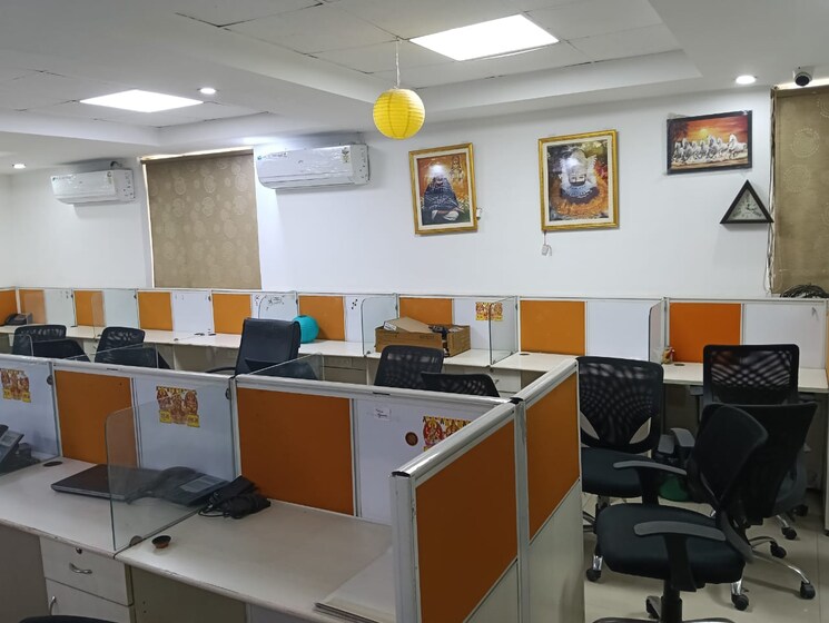 Team Area, sector 63 Commercial Office Space 700 Sq.Ft. In Sector 63 Noida 9660930