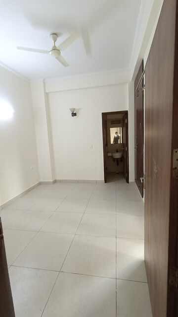 Building Lobby in 3 BHK Apartment at Sunshine Helios, Sector 78 – for Rent