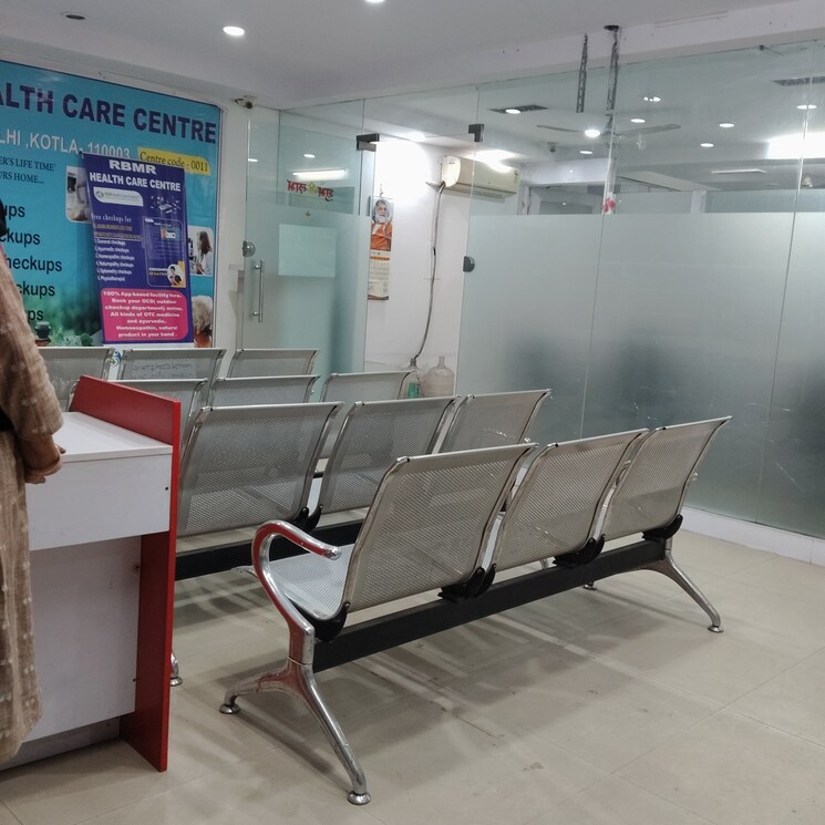 Gym, lajpat nagar Commercial Office Space 1200 Sq.Ft. In Lajpat Nagar Delhi 9660948