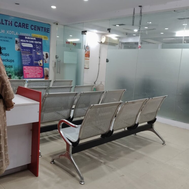 Gym, lajpat nagar Commercial Office Space 1200 Sq.Ft. In Lajpat Nagar Delhi 9660948