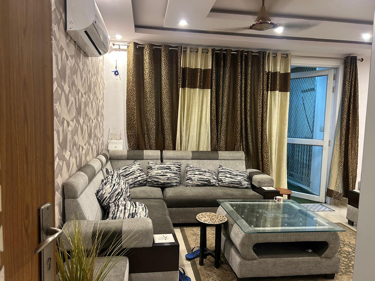 3 BHK + Extra Room Apartment For Rent in Rohtas Plumeria