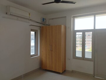 Room in 1 BHK Apartment at Housing Board Colony Sector 17, Sector 17a – for Rent