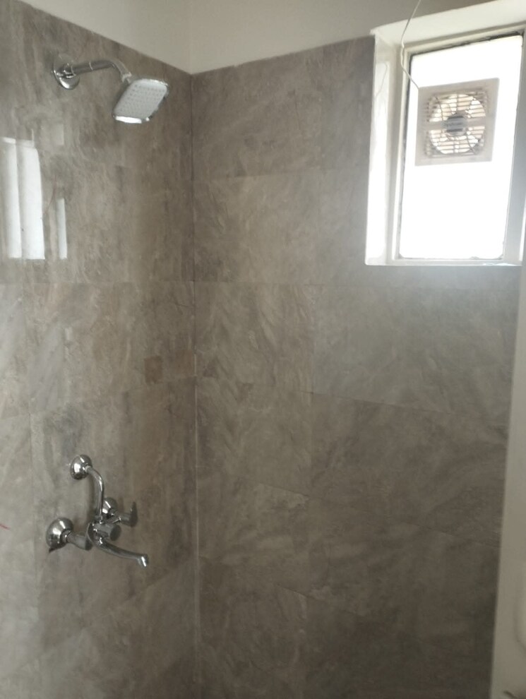 Bathroom, housing-board-colony-sector-17 1 Bedroom 890 Sq.Ft. Apartment In Sector 17a Gurgaon 9661005