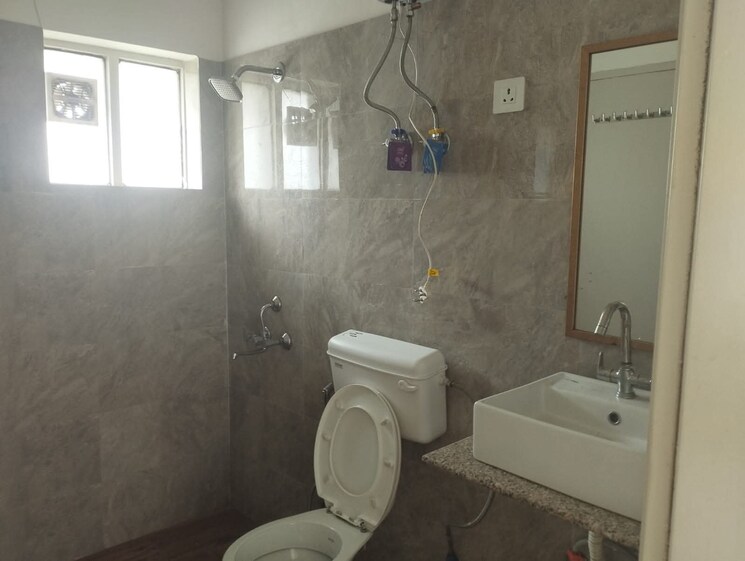 Bathroom, housing-board-colony-sector-17 1 Bedroom 890 Sq.Ft. Apartment In Sector 17a Gurgaon 9661005