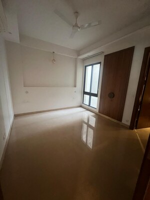 Room in 4 BHK Builder Floor at Kailash Colony – for Rent