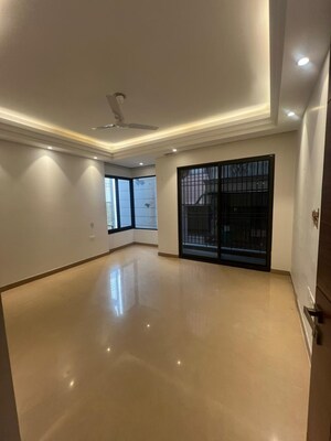 Room in 4 BHK Builder Floor at Kailash Colony – for Rent