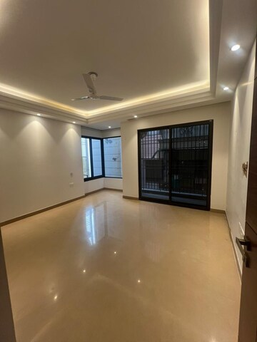 Room in 4 BHK Builder Floor at Kailash Colony – for Rent