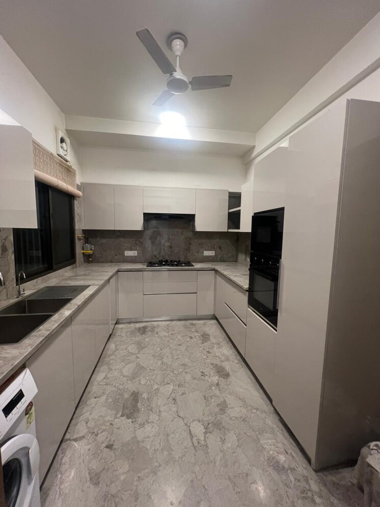 Kitchen, kailash colony 4 Bedroom 300 Sq.Yd. Builder Floor In Kailash Colony Delhi 9661030