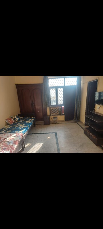 Bedroom in 3 BHK Builder Floor at DLF Pink Town House, Dlf City Phase 3 – for Rent