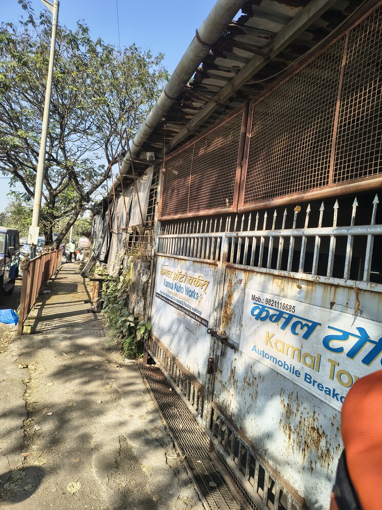 Exterior View, chembur Commercial Warehouse 8000 Sq.Yd. In Chembur Mumbai 9661050