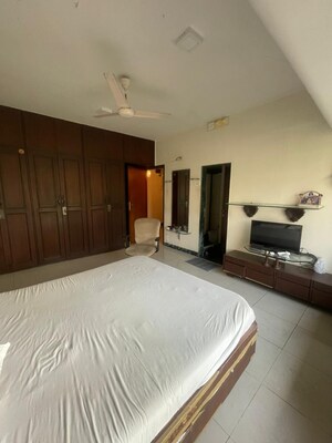 Bedroom in 3 BHK Apartment at Chinar Building, Wadala – for Rent