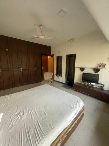 Bedroom in 3 BHK Apartment at Chinar Building, Wadala – for Rent