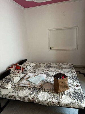 Bedroom in 1 BHK Builder Floor at Sector 21 – for Rent