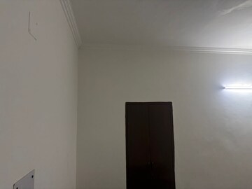 Room in 4 BHK Independent House at RWA Apartments Sector 40, Sector 40 – for Rent