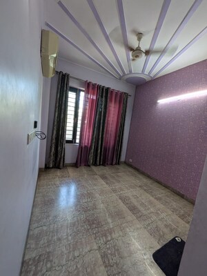 Room in 3 BHK Builder Floor at Sector 23a – for Rent