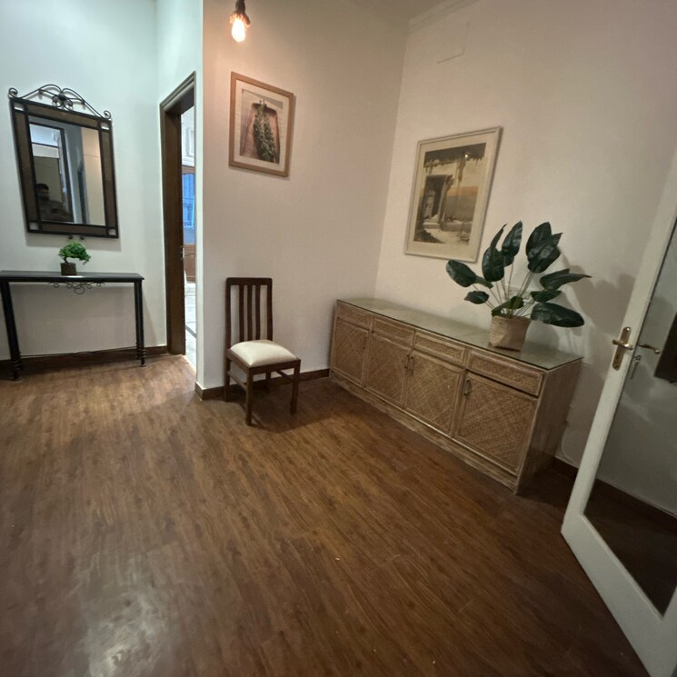 Room, defence colony 3 Bedroom 1800 Sq.Ft. Builder Floor In Defence Colony Delhi 9661099