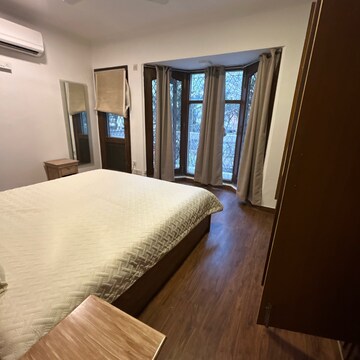 Bedroom in 3 BHK Builder Floor at Defence Colony – for Rent
