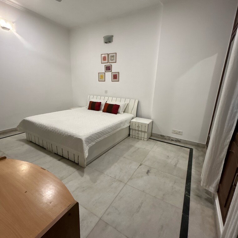 Living Room, defence colony 3 Bedroom 1800 Sq.Ft. Builder Floor In Defence Colony Delhi 9661099