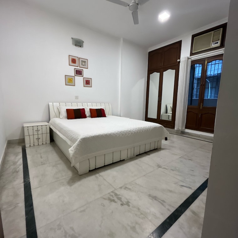 Bedroom, defence colony 3 Bedroom 1800 Sq.Ft. Builder Floor In Defence Colony Delhi 9661099