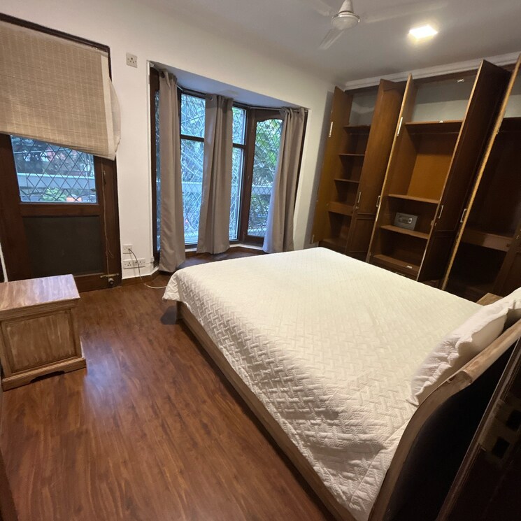 Bedroom, defence colony 3 Bedroom 1800 Sq.Ft. Builder Floor In Defence Colony Delhi 9661099