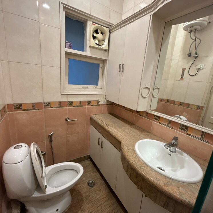 Bathroom, defence colony 3 Bedroom 1800 Sq.Ft. Builder Floor In Defence Colony Delhi 9661099