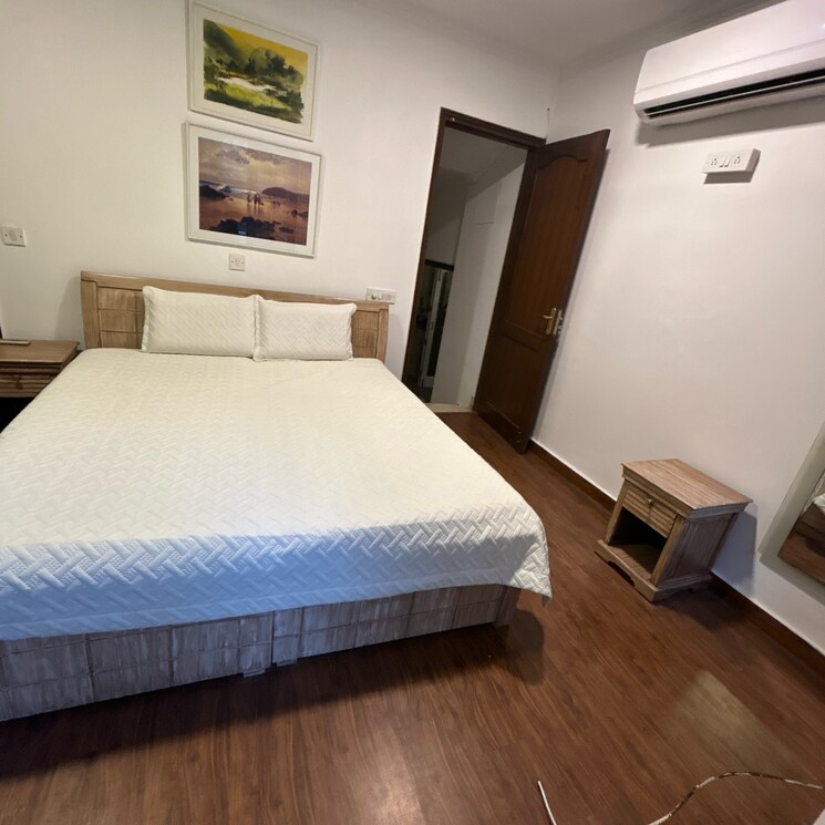 Bedroom, defence colony 3 Bedroom 1800 Sq.Ft. Builder Floor In Defence Colony Delhi 9661099