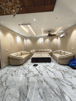 Master Bedroom in 1 BHK Apartment at DLF Oakwood Estate, Dlf Phase ii – for Rent