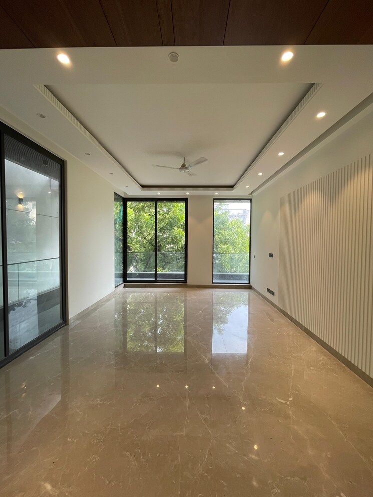 Room, barakhamba road 6+ Bedroom 5600 Sq.Yd. Independent House In Barakhamba Road Delhi 9661104